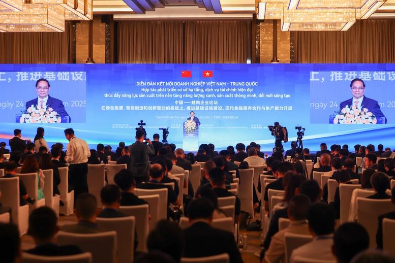 Thủ tướng: Cộng đồng doanh nghiệp là trụ cột quan trọng kết nối kinh tế Việt Nam – Trung Quốc- Ảnh 10. Thủ tướng: Cộng đồng doanh nghiệp là trụ cột quan trọng kết nối kinh tế Việt Nam – Trung Quốc- Ảnh 10.