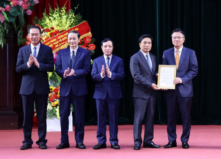 TỔNG THUẬT: Công bố nghị quyết, quyết định sáp nhập đơn vị hành chính, chỉ định nhân sự trên cả nước- Ảnh 19. TỔNG THUẬT: Công bố nghị quyết, quyết định sáp nhập đơn vị hành chính, chỉ định nhân sự trên cả nước- Ảnh 19.