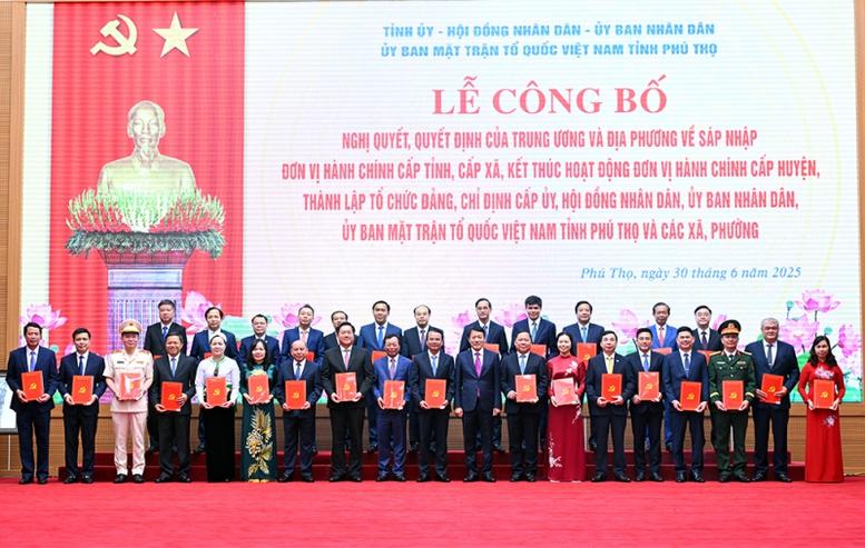 TỔNG THUẬT: Công bố nghị quyết, quyết định sáp nhập đơn vị hành chính, chỉ định nhân sự trên cả nước- Ảnh 28. TỔNG THUẬT: Công bố nghị quyết, quyết định sáp nhập đơn vị hành chính, chỉ định nhân sự trên cả nước- Ảnh 28.