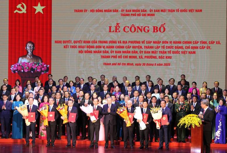 TỔNG THUẬT: Công bố nghị quyết, quyết định sáp nhập đơn vị hành chính, chỉ định nhân sự trên cả nước- Ảnh 4.