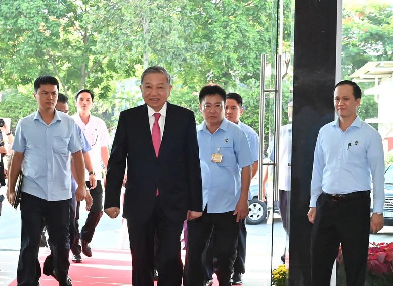 TỔNG THUẬT: Công bố nghị quyết, quyết định sáp nhập đơn vị hành chính, chỉ định nhân sự trên cả nước- Ảnh 1. TỔNG THUẬT: Công bố nghị quyết, quyết định sáp nhập đơn vị hành chính, chỉ định nhân sự trên cả nước- Ảnh 1.