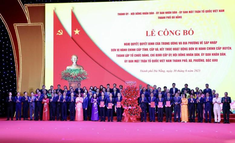 TỔNG THUẬT: Công bố nghị quyết, quyết định sáp nhập đơn vị hành chính, chỉ định nhân sự trên cả nước- Ảnh 13. TỔNG THUẬT: Công bố nghị quyết, quyết định sáp nhập đơn vị hành chính, chỉ định nhân sự trên cả nước- Ảnh 13.