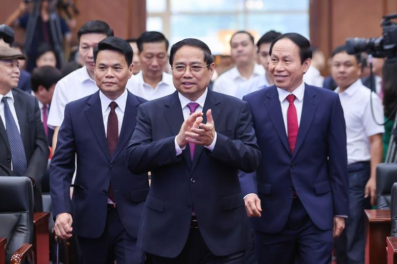 TỔNG THUẬT: Công bố nghị quyết, quyết định sáp nhập đơn vị hành chính, chỉ định nhân sự trên cả nước- Ảnh 7. TỔNG THUẬT: Công bố nghị quyết, quyết định sáp nhập đơn vị hành chính, chỉ định nhân sự trên cả nước- Ảnh 7.