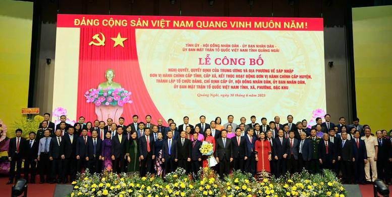 TỔNG THUẬT: Công bố nghị quyết, quyết định sáp nhập đơn vị hành chính, chỉ định nhân sự trên cả nước- Ảnh 29. TỔNG THUẬT: Công bố nghị quyết, quyết định sáp nhập đơn vị hành chính, chỉ định nhân sự trên cả nước- Ảnh 29.