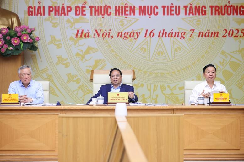 Thủ tướng: Tăng trưởng 8,3-8,5% năm 2025 không là 'mục tiêu bất khả thi'- Ảnh 2. Thủ tướng: Tăng trưởng 8,3-8,5% năm 2025 không là 'mục tiêu bất khả thi'- Ảnh 2.
