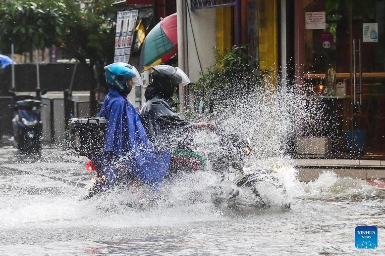 Bão Wipha: Hàng trăm nghìn người ở Philippines bị ảnh hưởng, Trung Quốc sơ tán hơn 440.000 người- Ảnh 1.