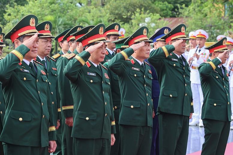 Lãnh đạo Đảng, Nhà nước vào Lăng viếng Chủ tịch Hồ Chí Minh, tưởng niệm các anh hùng liệt sĩ- Ảnh 6. Lãnh đạo Đảng, Nhà nước vào Lăng viếng Chủ tịch Hồ Chí Minh, tưởng niệm các anh hùng liệt sĩ- Ảnh 6.