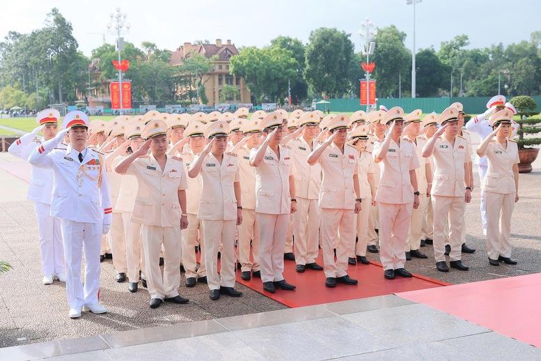 Lãnh đạo Đảng, Nhà nước vào Lăng viếng Chủ tịch Hồ Chí Minh, tưởng niệm các anh hùng liệt sĩ- Ảnh 7. Lãnh đạo Đảng, Nhà nước vào Lăng viếng Chủ tịch Hồ Chí Minh, tưởng niệm các anh hùng liệt sĩ- Ảnh 7.
