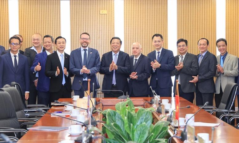Tăng cường hợp tác đường sắt, hàng không Việt Nam - Vương quốc Anh- Ảnh 1. Tăng cường hợp tác đường sắt, hàng không Việt Nam - Vương quốc Anh- Ảnh 1.