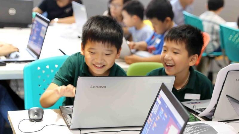 Bảo vệ trẻ em trước thế giới ảo. (Ảnh minh họa: TTXVN)