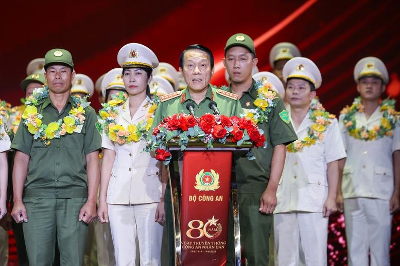 Thủ tướng Phạm Minh Chính dự Đại hội Thi đua 'Vì an ninh Tổ quốc' lần thứ IX- Ảnh 6. Thủ tướng Phạm Minh Chính dự Đại hội Thi đua 'Vì an ninh Tổ quốc' lần thứ IX- Ảnh 6.