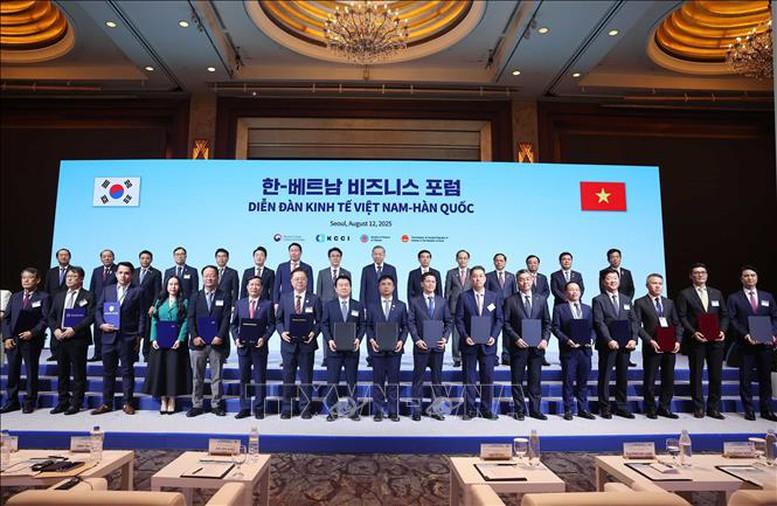 Tổng Bí thư Tô Lâm và Thủ tướng Hàn Quốc chứng kiến lễ trao các thỏa thuận hợp tác- Ảnh 1. Tổng Bí thư Tô Lâm và Thủ tướng Hàn Quốc chứng kiến lễ trao các thỏa thuận hợp tác- Ảnh 1.