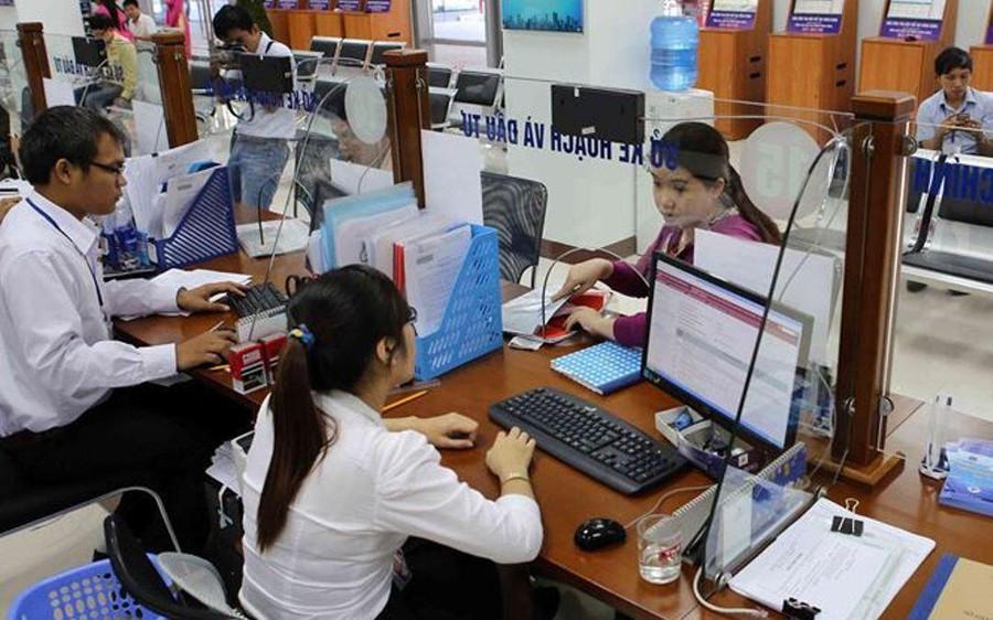 Chính phủ chỉ đạo sắp xếp, bố trí lại đội ngũ cán bộ, công chức; kiện toàn lãnh đạo cấp xã