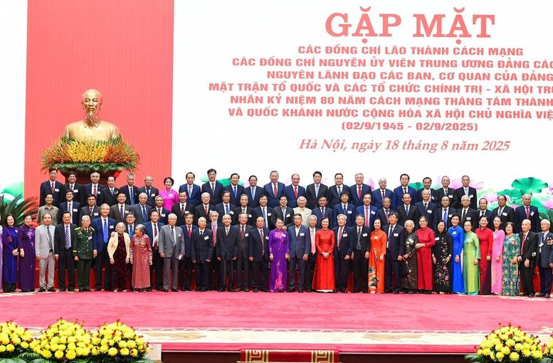 Mong muốn tiếp tục nhận được những ý kiến đóng góp tâm huyết của các đồng chí cán bộ cấp cao qua các thời kỳ- Ảnh 8. Mong muốn tiếp tục nhận được những ý kiến đóng góp tâm huyết của các đồng chí cán bộ cấp cao qua các thời kỳ- Ảnh 8.