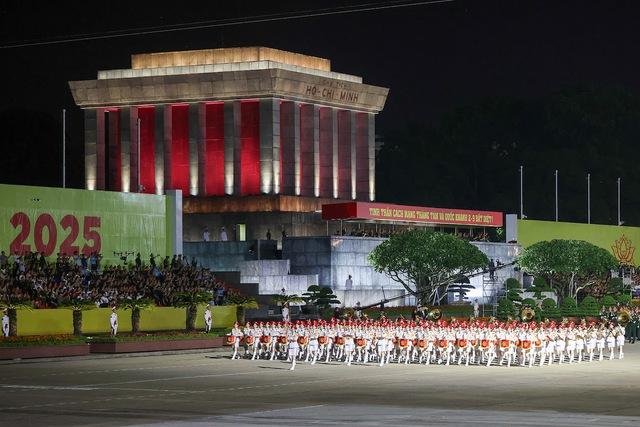Chùm ảnh: Các lực lượng tổng hợp luyện diễu binh, diễu hành tại Quảng trường Ba Đình- Ảnh 5.