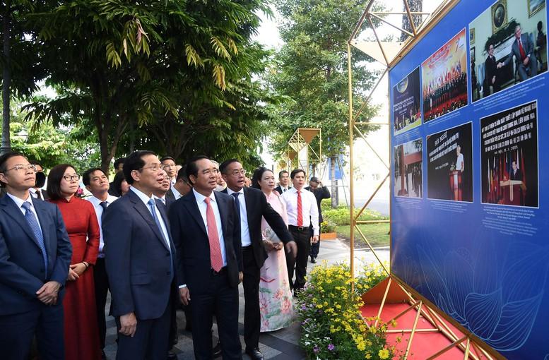 Khai mạc Triển lãm '80 năm Ngoại giao Việt Nam: Vinh dự và tự hào'- Ảnh 2.