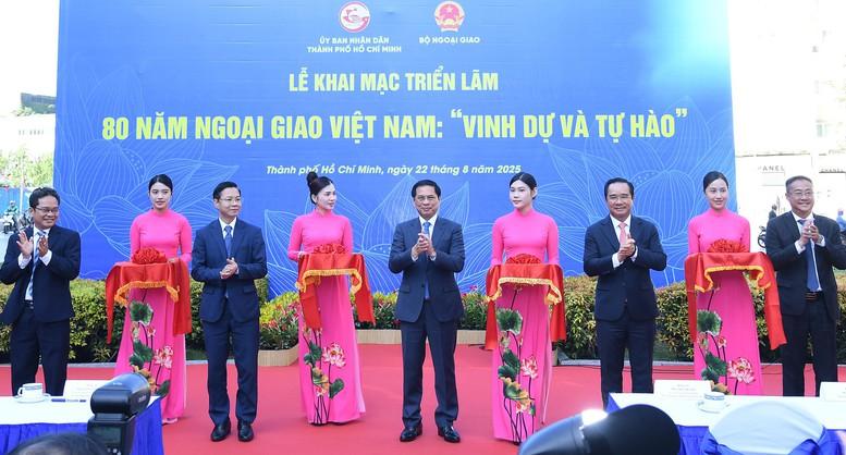 Khai mạc Triển lãm '80 năm Ngoại giao Việt Nam: Vinh dự và tự hào'- Ảnh 1.