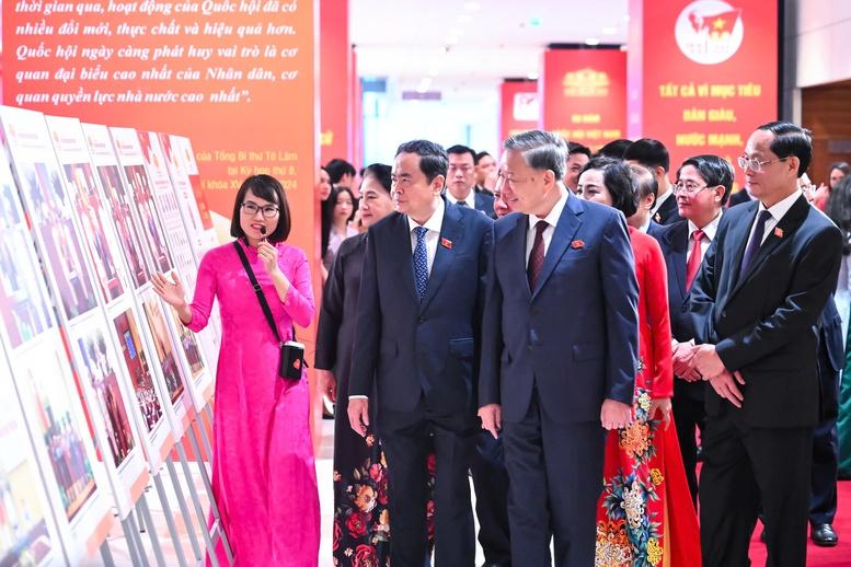 Tổng Bí thư Tô Lâm tham quan Triển lãm ảnh ‘Quốc hội Việt Nam - 80 năm kế thừa và phát triển'- Ảnh 2.