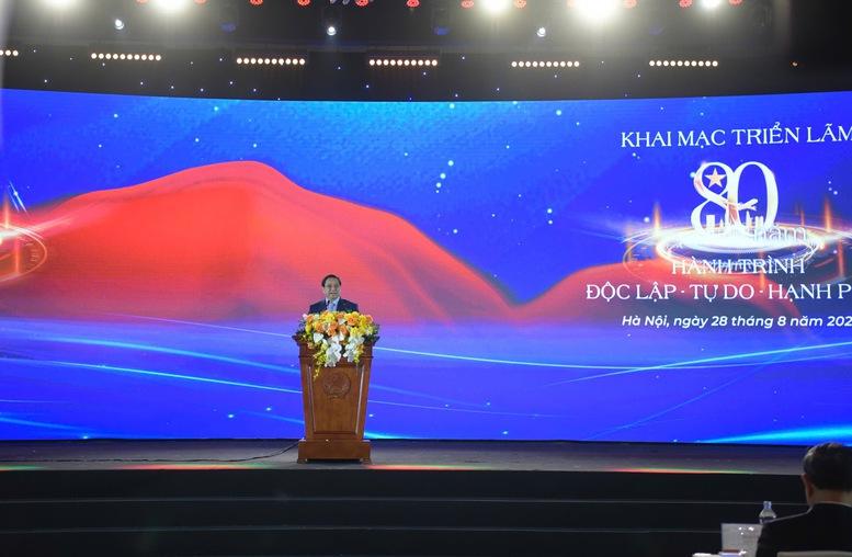 Thủ tướng: Triển lãm 80 năm tôn vinh lịch sử vẻ vang, lan tỏa lòng yêu nước, niềm tự hào, khát vọng vươn mình của dân tộc- Ảnh 8. Thủ tướng: Triển lãm 80 năm tôn vinh lịch sử vẻ vang, lan tỏa lòng yêu nước, niềm tự hào, khát vọng vươn mình của dân tộc- Ảnh 8.