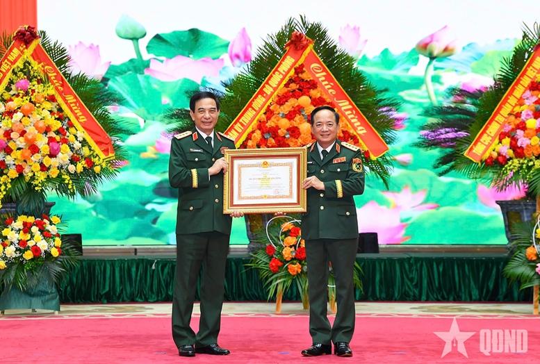 Trao Huân chương Quân công tặng các đồng chí lãnh đạo Bộ Quốc phòng- Ảnh 1. Trao Huân chương Quân công tặng các đồng chí lãnh đạo Bộ Quốc phòng- Ảnh 1.