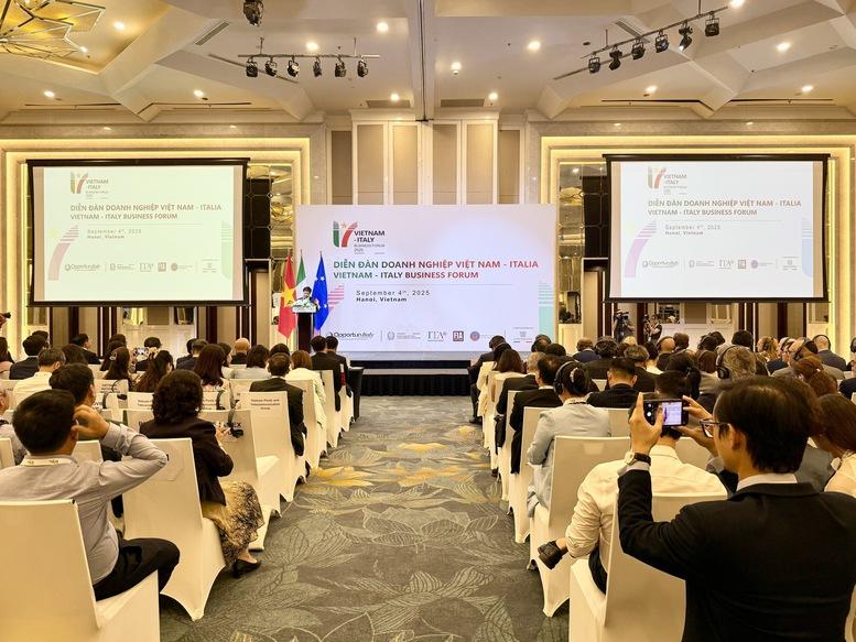 Diễn đàn doanh nghiệp Việt Nam - Italia 2025: Ký kết nhiều văn kiện, mở ra các hướng hợp tác mới- Ảnh 2. Diễn đàn doanh nghiệp Việt Nam - Italia 2025: Ký kết nhiều văn kiện, mở ra các hướng hợp tác mới- Ảnh 2.