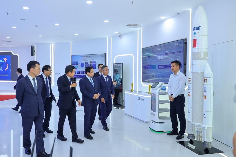 Thủ tướng: VNPT tiếp tục phát huy truyền thống đổi mới sáng tạo, dám nghĩ dám làm- Ảnh 10.