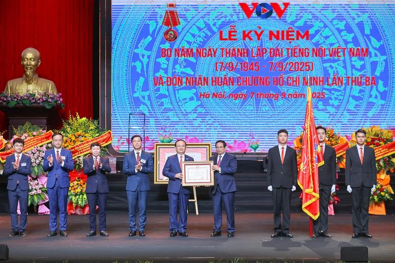 Thủ tướng: "Tiếng nói Việt Nam" luôn vang xa, bay cao, tạo động lực, truyền cảm hứng cho các thế hệ- Ảnh 3. Thủ tướng: "Tiếng nói Việt Nam" luôn vang xa, bay cao, tạo động lực, truyền cảm hứng cho các thế hệ- Ảnh 3.