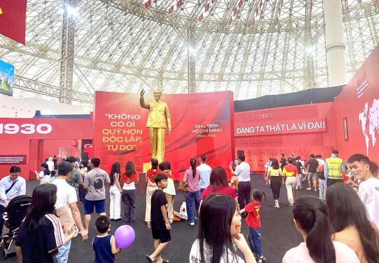 Triển lãm thành tựu Đất nước: Bảo đảm phục vụ tốt nhất nhu cầu của Nhân dân cho đến khi kết thúc Triển lãm- Ảnh 1. Triển lãm thành tựu Đất nước: Bảo đảm phục vụ tốt nhất nhu cầu của Nhân dân cho đến khi kết thúc Triển lãm- Ảnh 1.