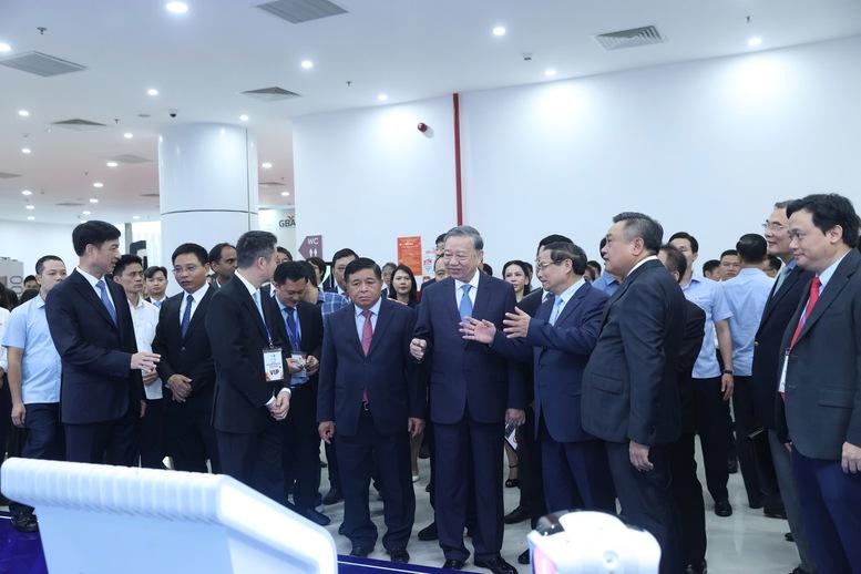 Thủ tướng: Không hạn chế không gian đổi mới sáng tạo của bất cứ tập thể và cá nhân nào- Ảnh 5.