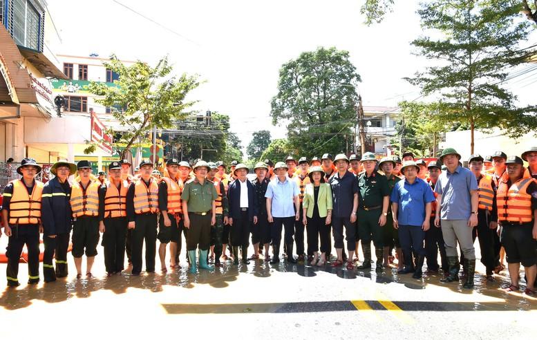 Phó Thủ tướng Hồ Đức Phớc kiểm tra công tác ứng phó, khắc phục hậu quả mưa lũ tại Lạng Sơn- Ảnh 8. Phó Thủ tướng Hồ Đức Phớc kiểm tra công tác ứng phó, khắc phục hậu quả mưa lũ tại Lạng Sơn- Ảnh 8.