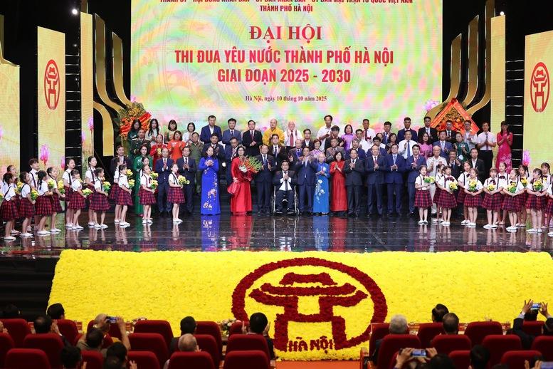 Thủ tướng: Để Hà Nội là nơi 'phát sáng nhân tài; khai phóng trí tuệ; lan tỏa nhân văn; hòa hợp thiên nhiên; tiến cùng thời đại'- Ảnh 7. Thủ tướng: Để Hà Nội là nơi 'phát sáng nhân tài; khai phóng trí tuệ; lan tỏa nhân văn; hòa hợp thiên nhiên; tiến cùng thời đại'- Ảnh 7.