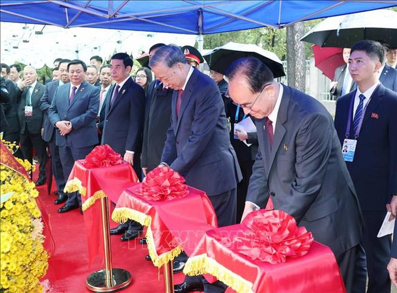 Tổng Bí thư Tô Lâm dự Lễ khánh thành tượng Chủ tịch Hồ Chí Minh tại Triều Tiên- Ảnh 1.