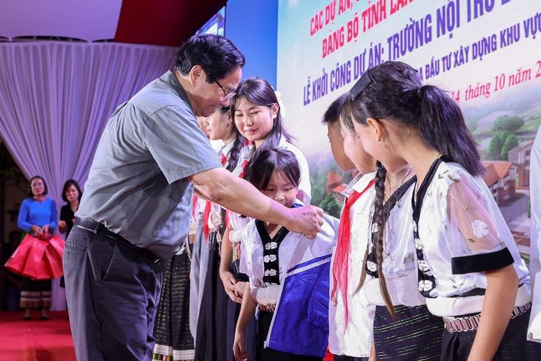 Thủ tướng dự lễ khởi công ngôi trường tại xã vùng núi cao biên giới Thanh Hóa- Ảnh 9.