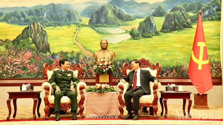 Đại tướng Phan Văn Giang và Tổng Bí thư, Chủ tịch nước Lào tại cuộc gặp. (Ảnh: TRỊNH DŨNG) ndo_br_2.jpg