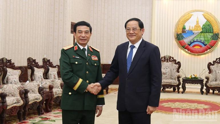 Đại tướng Phan Văn Giang và Thủ tướng Chính phủ Lào Sonexay Siphandone. (Ảnh: TRỊNH DŨNG) ndo_br_4.jpg