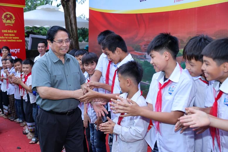 Thủ tướng dự lễ khởi công ngôi trường tại xã vùng núi cao biên giới Thanh Hóa- Ảnh 1.