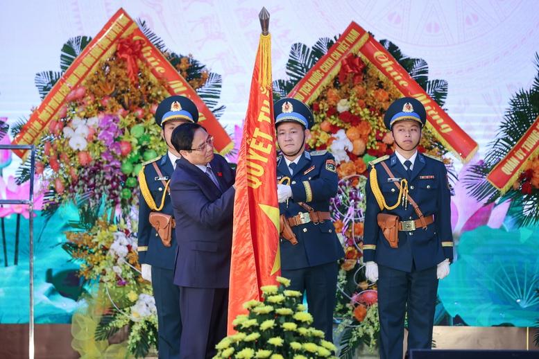 Thủ tướng: Phòng không - không quân là tuyến đầu phòng thủ chiến lược, cần nghiên cứu xây dựng "Vòm Phòng không bền vững"- Ảnh 5. Thủ tướng: Phòng không - không quân là tuyến đầu phòng thủ chiến lược, cần nghiên cứu xây dựng "Vòm Phòng không bền vững"- Ảnh 5.