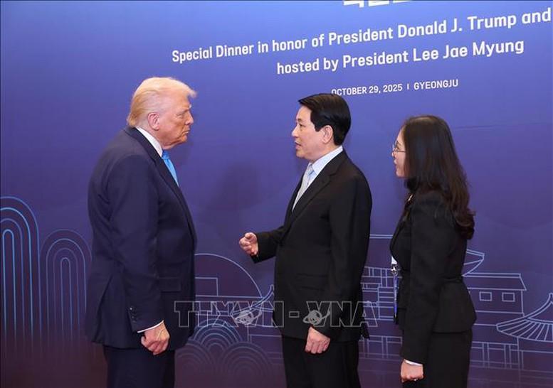 Chủ tịch nước Lương Cường gặp Tổng thống Hoa Kỳ Donald Trump- Ảnh 1.