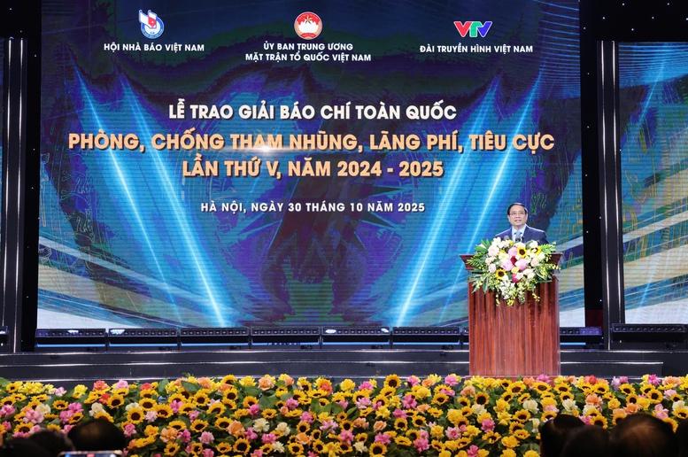 Thủ tướng: Mọi vi phạm, tội phạm về tham nhũng, lãng phí, tiêu cực, nhân dân đều biết- Ảnh 3. Thủ tướng: Mọi vi phạm, tội phạm về tham nhũng, lãng phí, tiêu cực, nhân dân đều biết- Ảnh 3.