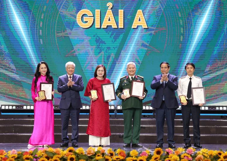 Thủ tướng: Mọi vi phạm, tội phạm về tham nhũng, lãng phí, tiêu cực, nhân dân đều biết- Ảnh 6. Thủ tướng: Mọi vi phạm, tội phạm về tham nhũng, lãng phí, tiêu cực, nhân dân đều biết- Ảnh 6.