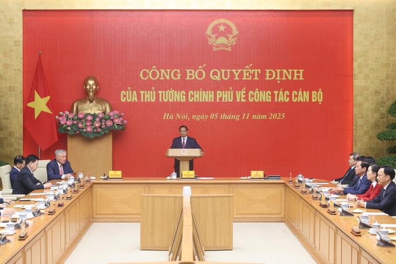 Thủ tướng trao quyết định bổ nhiệm Phó Tổng Thanh tra Thường trực Thanh tra Chính phủ cho đồng chí Nguyễn Quốc Đoàn- Ảnh 4. Thủ tướng trao quyết định bổ nhiệm Phó Tổng Thanh tra Thường trực Thanh tra Chính phủ cho đồng chí Nguyễn Quốc Đoàn- Ảnh 4.