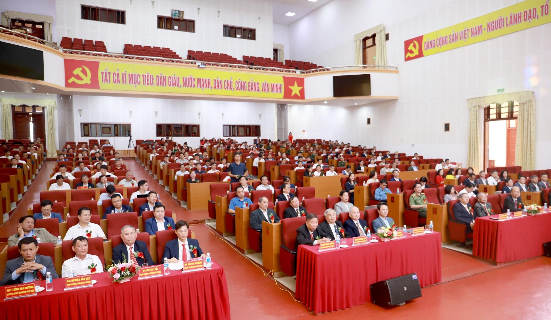 Các đại biểu dự buổi gặp mặt. Các đại biểu dự buổi gặp mặt.