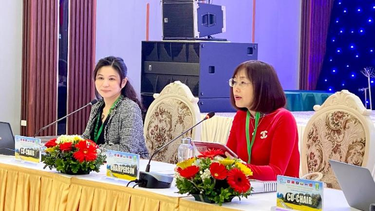 Đồng chí Nguyễn Thị Mai Hoa, Phó Cục trưởng Cục Du lịch quốc gia Việt Nam phát biểu tại phiên họp. img-8876-5536.jpg