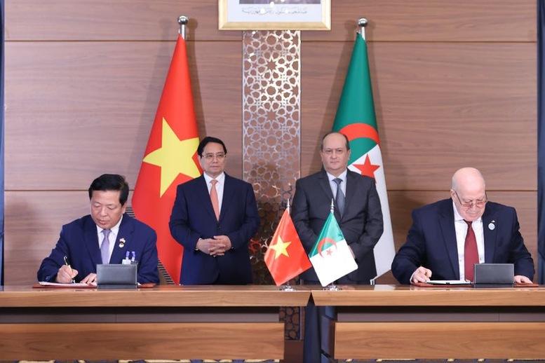 Việt Nam - Algeria ký kết nhiều văn kiện hợp tác quan trọng- Ảnh 1. Việt Nam - Algeria ký kết nhiều văn kiện hợp tác quan trọng- Ảnh 1.