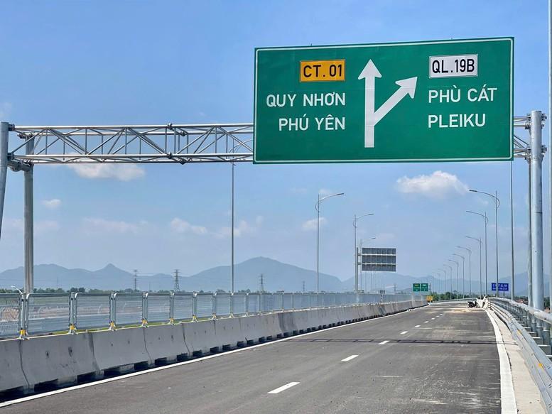 Khẩn trương chuẩn bị Lễ khánh thành, khởi công các công trình lớn chào mừng Đại hội Đảng lần thứ XIV - Ảnh 1. Khẩn trương chuẩn bị Lễ khánh thành, khởi công các công trình lớn chào mừng Đại hội Đảng lần thứ XIV - Ảnh 1.