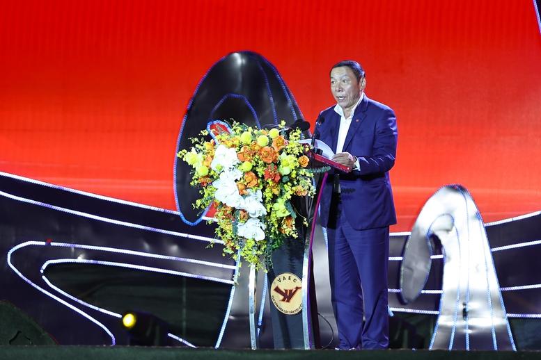 Thủ tướng kêu gọi chung sức đồng lòng, đồng cam cộng khổ, chia sẻ với đồng bào miền Trung- Ảnh 5.