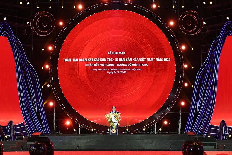 Thủ tướng kêu gọi chung sức đồng lòng, đồng cam cộng khổ, chia sẻ với đồng bào miền Trung- Ảnh 3.