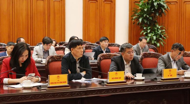 Phó Thủ tướng Hồ Quốc Dũng: Đẩy nhanh tiến độ về đổi mới xây dựng và thi hành pháp luật- Ảnh 4.