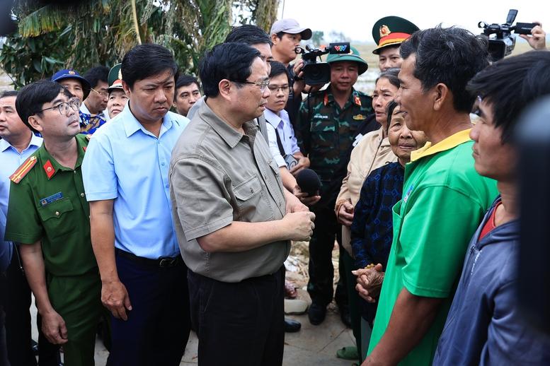 Thủ tướng: Triển khai "chiến dịch Quang Trung" thần tốc dựng lại nhà cho đồng bào bị thiên tai- Ảnh 8. Thủ tướng: Triển khai "chiến dịch Quang Trung" thần tốc dựng lại nhà cho đồng bào bị thiên tai- Ảnh 8.