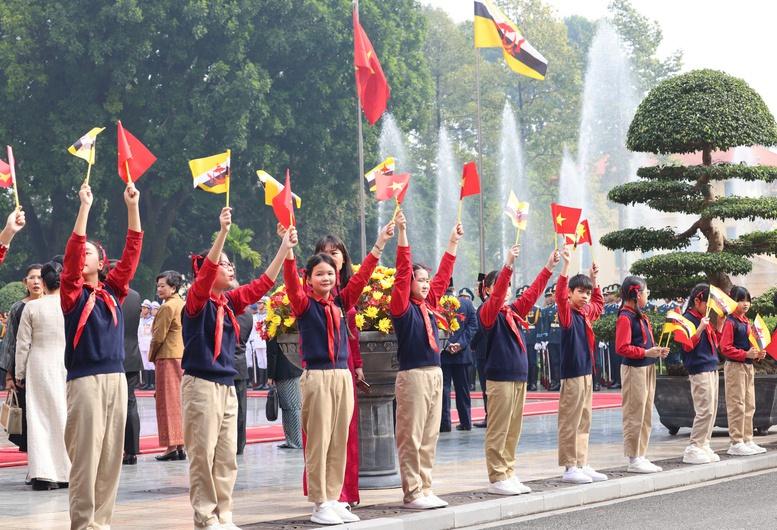 Chủ tịch nước Lương Cường chủ trì lễ đón chính thức Quốc vương Brunei- Ảnh 2. Chủ tịch nước Lương Cường chủ trì lễ đón chính thức Quốc vương Brunei- Ảnh 2.